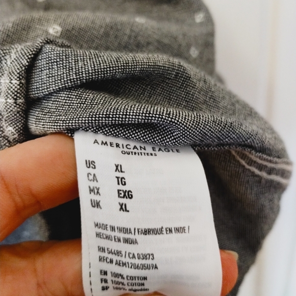 American Eagle diamond geo print button down shirt - Picture 3 of 9